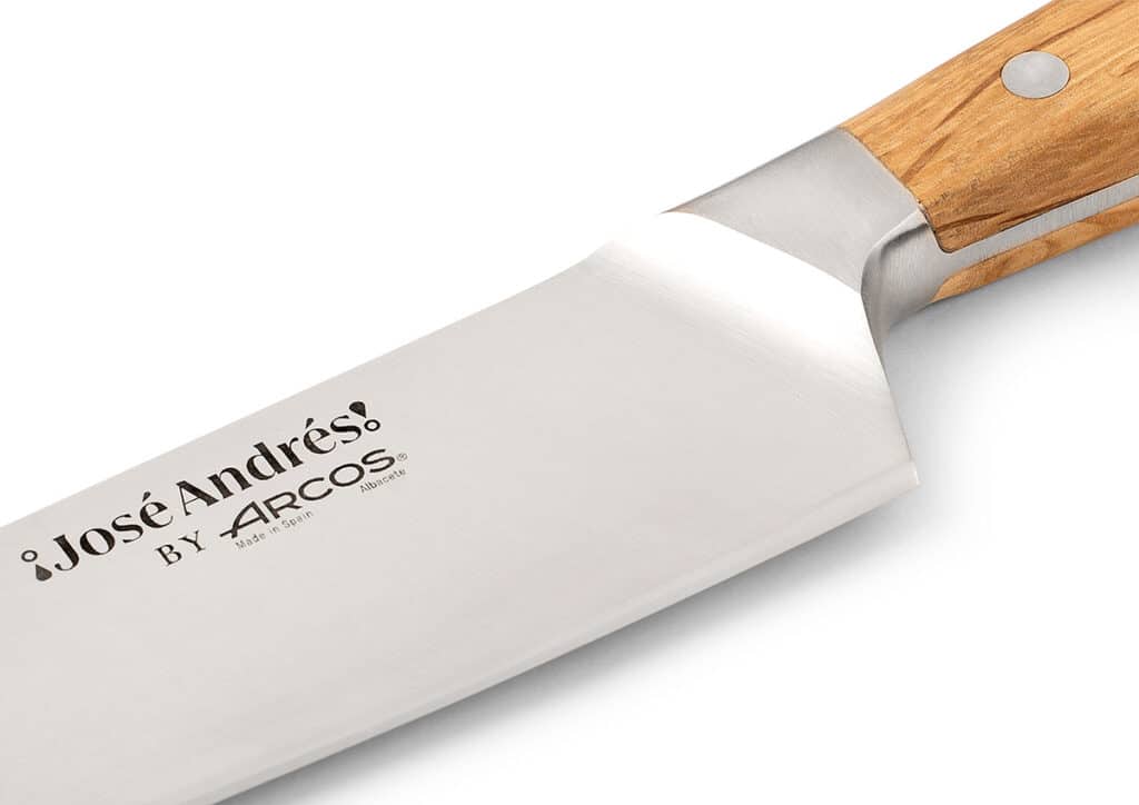 Arcos y el chef José Andrés lanza una colección exclusiva de cuchillos.