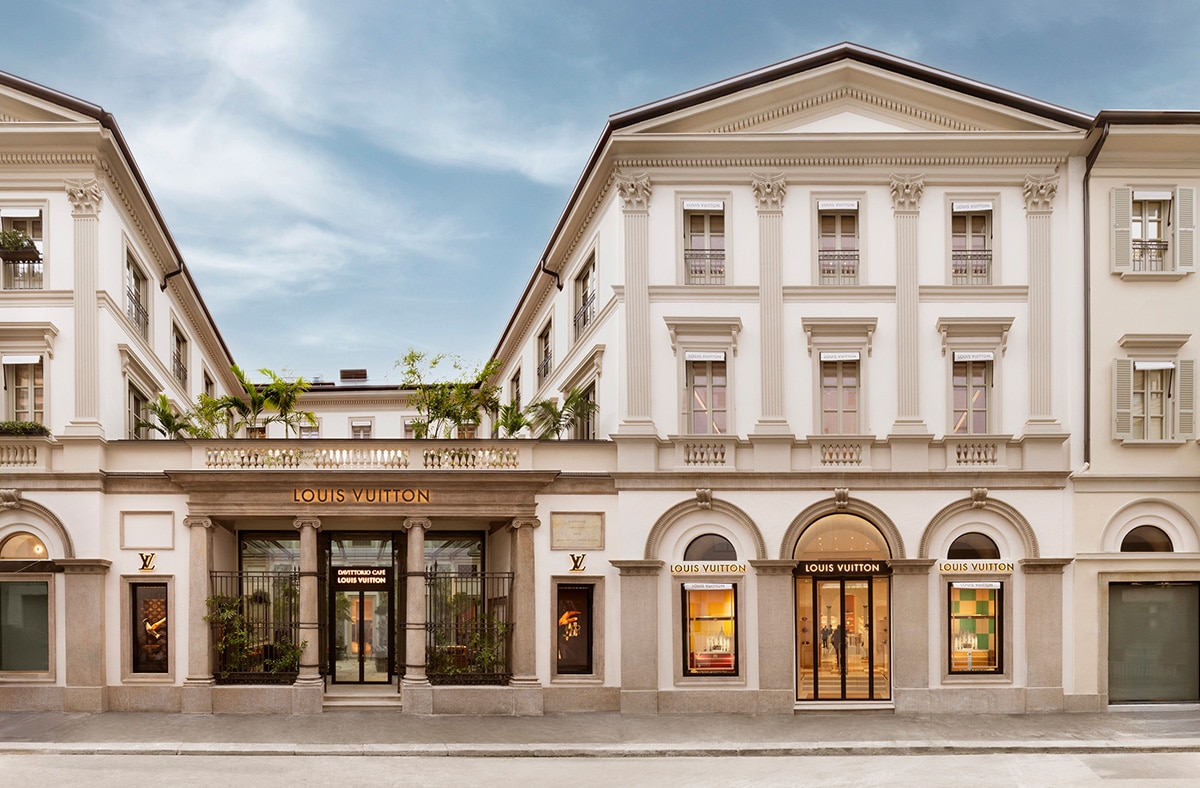 Louis Vuitton Via Montenapoleone reabre sus puertas en el corazón de Milán 1 Tienda Louis Vuitton Via Montenapoleone en Milán.