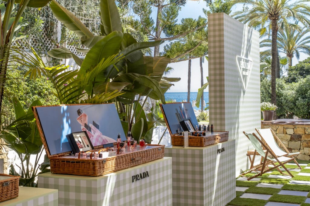 Picnic pop-up de Prada Beauty en Puente Romano Marbella.