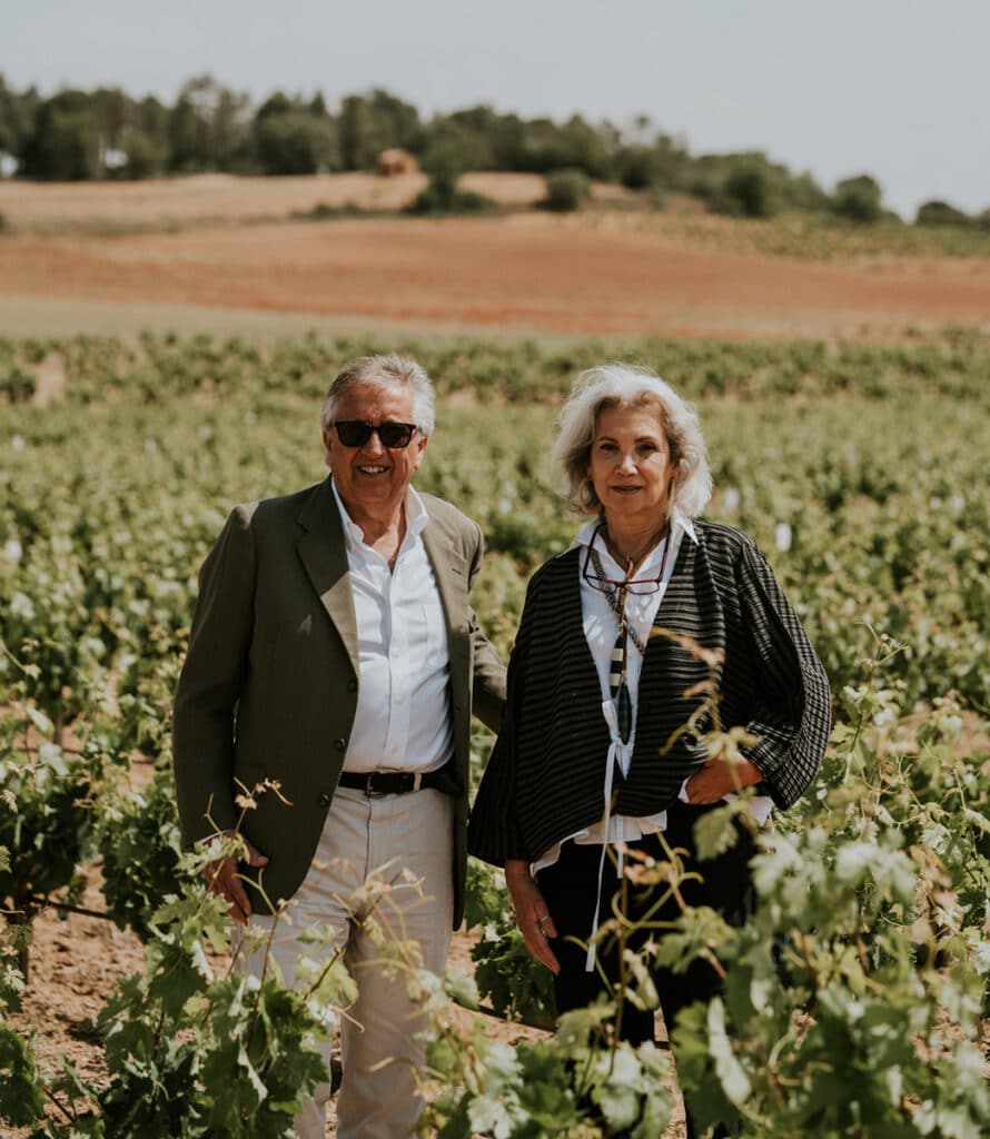 Mario Rotllant, presidente de Bodegas LA HORRA, y Carme Pinós, encargada de diseñar la nueva bodega.