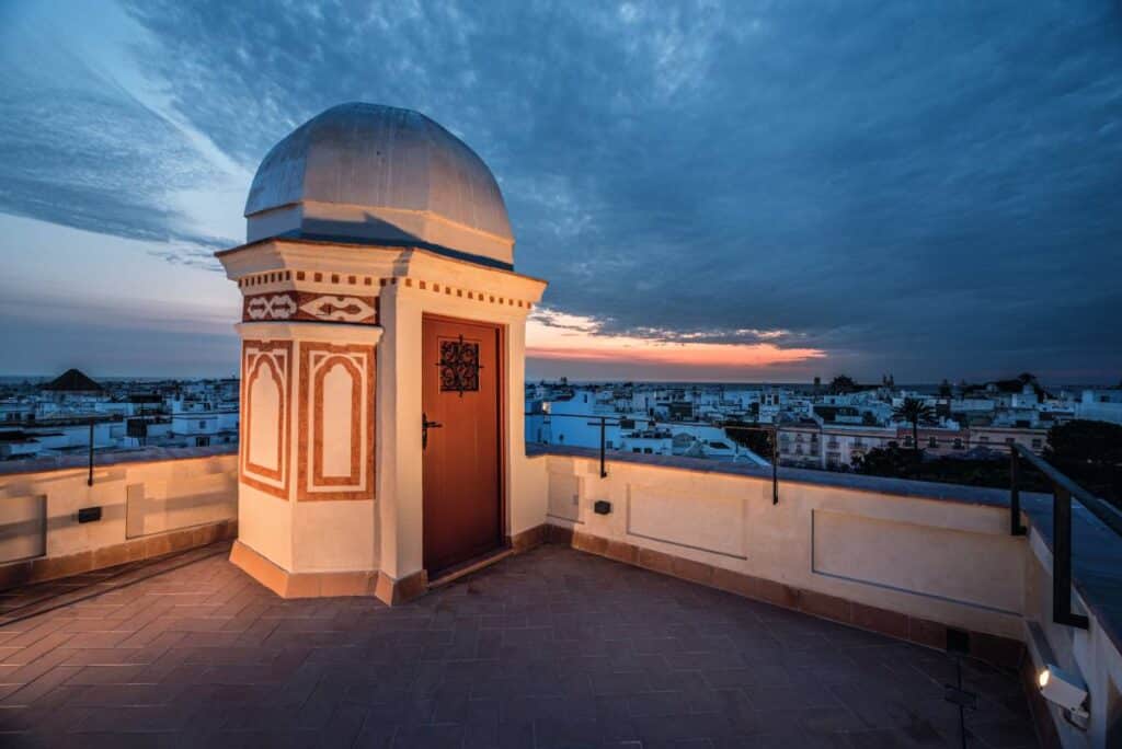 Áurea Casa Palacio Sagasta, un hotel de lujo que revive la historia de Cádiz 3 Patio central del Áurea Casa Palacio Sagasta.