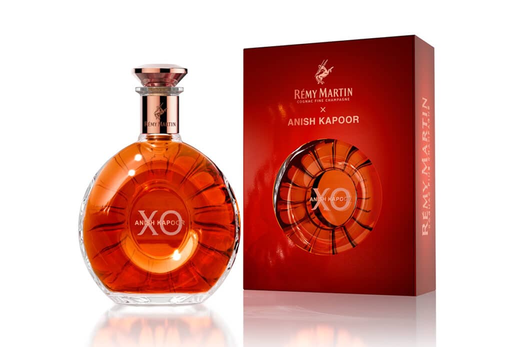Brindis con nombre de mujer: celebra el Día de la Madre con vinos únicos 7 Vino Rémy Martin XO con la colaboración de la artista Anish Kapoor.