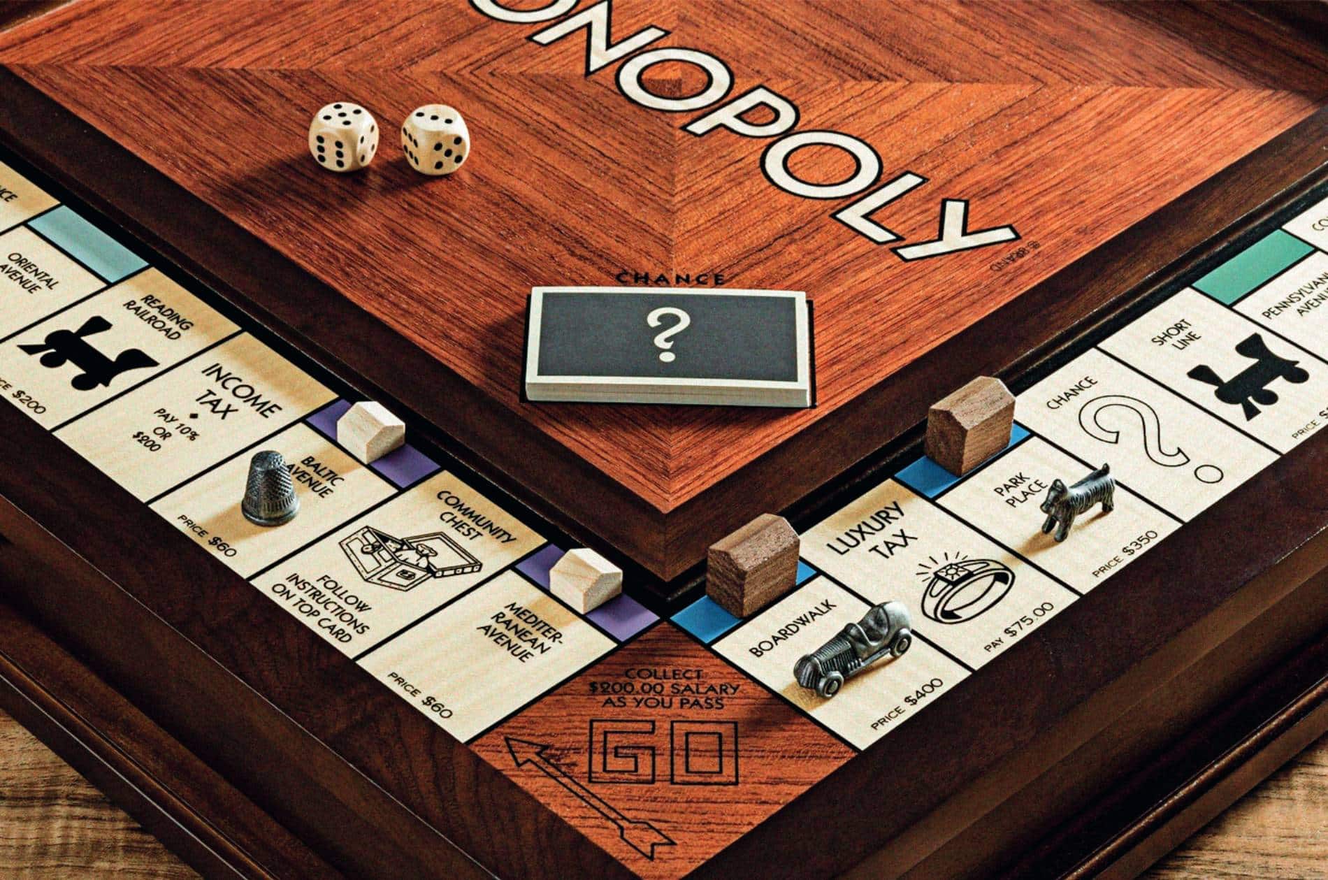El juego de mesa, esa vieja costumbre que nunca envejece 1 Edición especial del Monopoly en caja de nogal, de HEILOOM (695 €). Arriba, Charles Darrow, inventor de este juego, fotografiado en 1950.