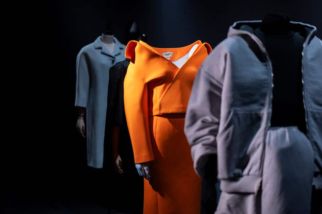 Exposición Las sutilezas del diálogo en el Museo Cristóbal Balenciaga.