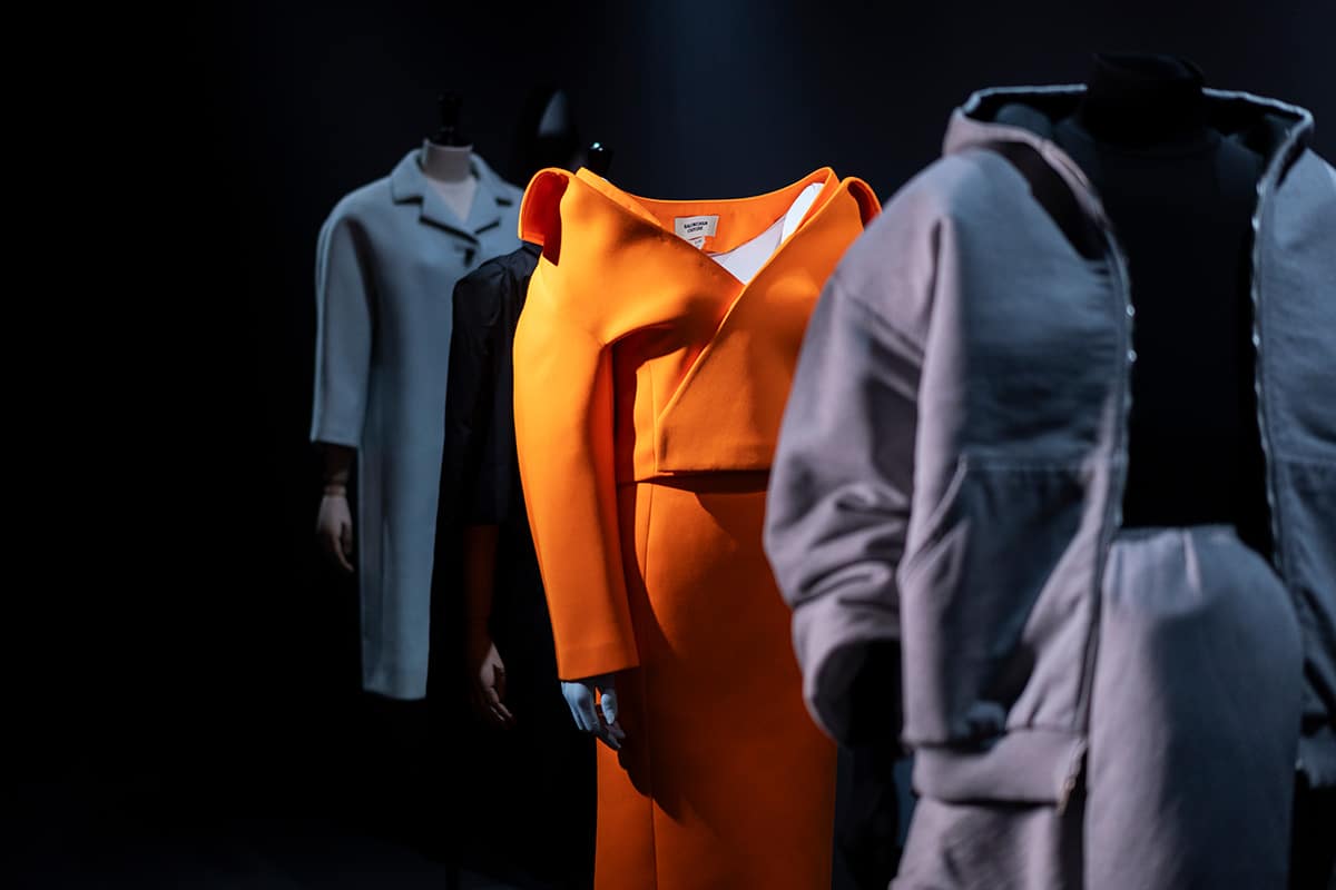 Exposición Las sutilezas del diálogo en el Museo Cristóbal Balenciaga.