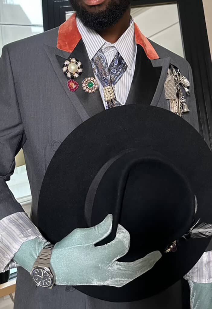 Caleb McLaughlin triunfa en la Met Gala 2025 con el ZENITH DEFY Skyline Sapphire 3 Caleb McLaughlin con un DEFY Skyline Sapphire de ZENITH en la Met Gala 2025.