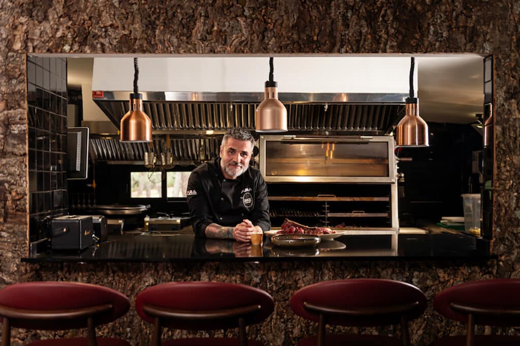 El chef Rubén Iborra en su restaurante RUGE, en la Sierra de Madrid.