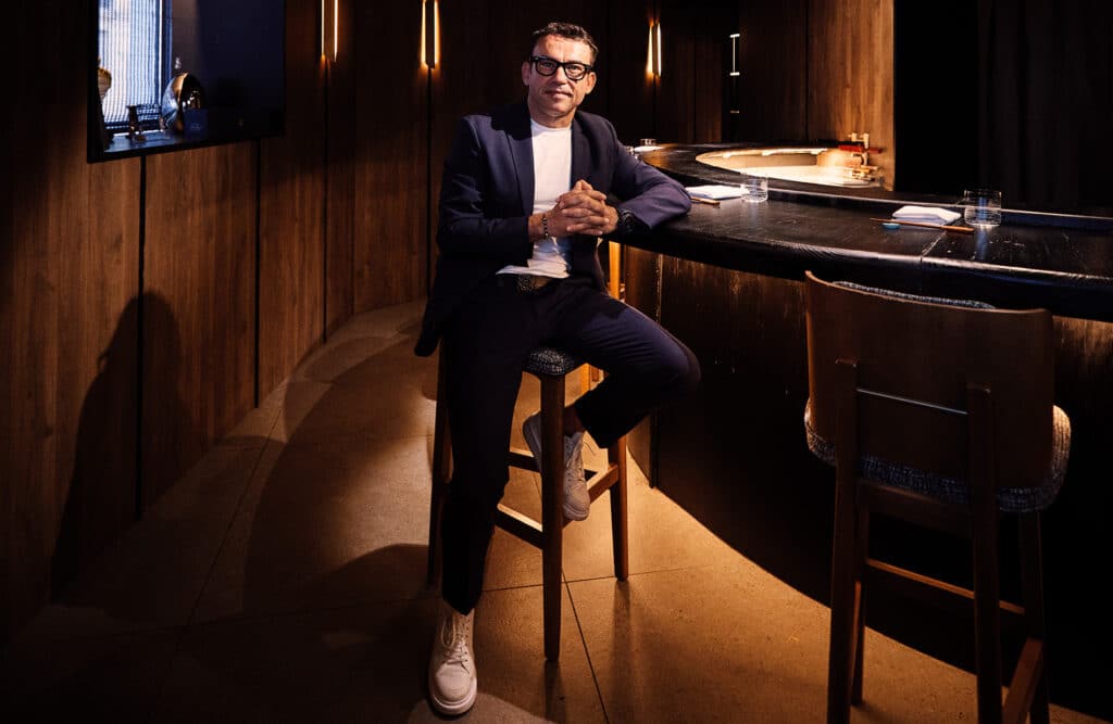 Marcos Granda posa para Gentleman en el restaurante Toki, de cocina japonesa (Calle de Sagasta, 28. Madrid).