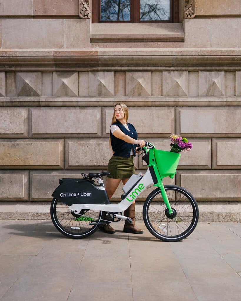 Barcelona pedalea hacia el futuro verde con Lime.