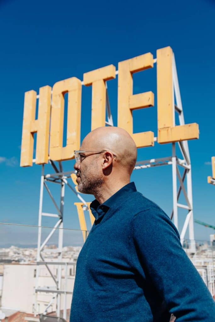 J.K. Franko: “Lo interesante es qué tiene que pasar para que una persona normal asesine” 2 J. K. Franko posa para Gentleman en la terraza del Wellington Hotel & Spa Madrid.