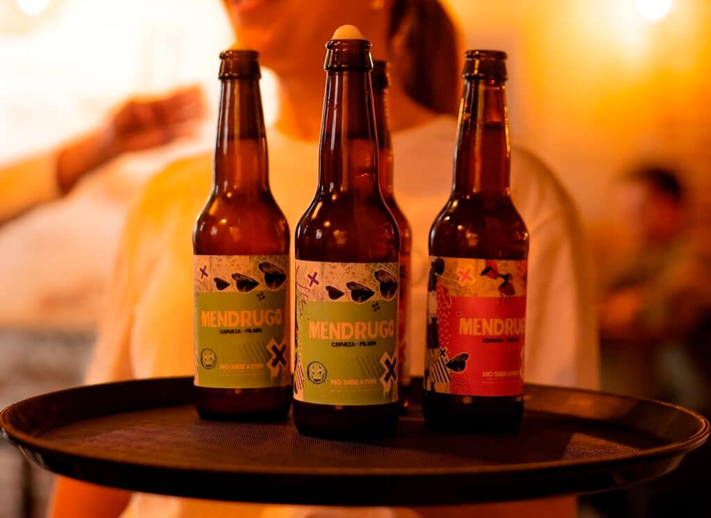 Mendrugo, el primer bar de cerveza elaborada con sobrantes de pan llega a Madrid 2 Cervezas del bar Mendrugo en Madrid.