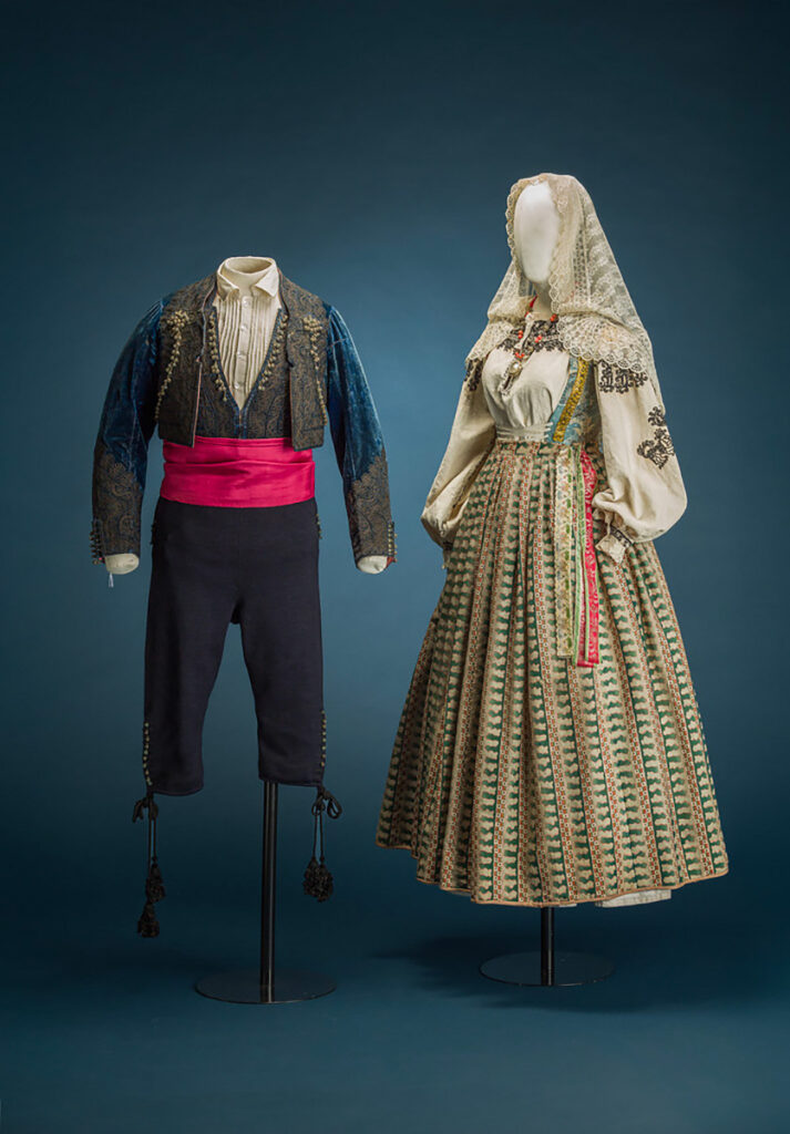 Exposición 'Raíces' del Museo del Traje.