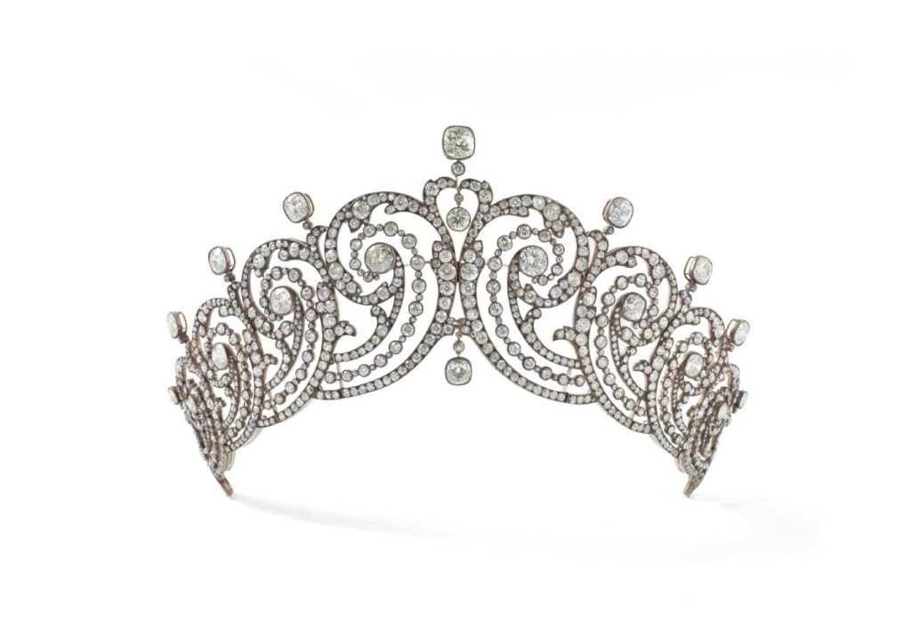 Tiara Scroll de estilo guirnalda y fabricada en 1902 de Cartier.