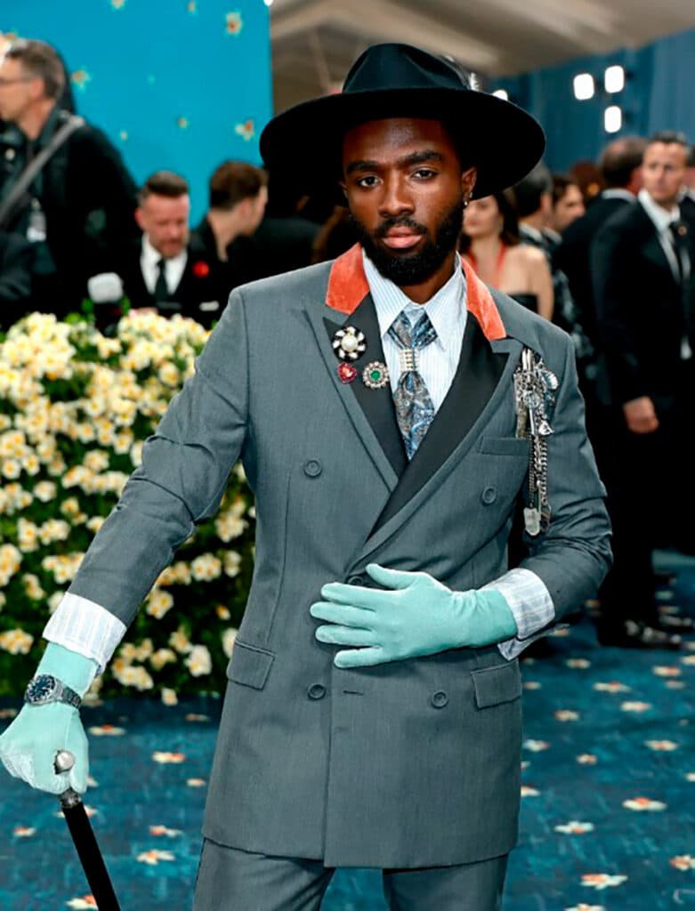 Caleb McLaughlin triunfa en la Met Gala 2025 con el ZENITH DEFY Skyline Sapphire 2 Caleb McLaughlin con un DEFY Skyline Sapphire de ZENITH en la Met Gala 2025.