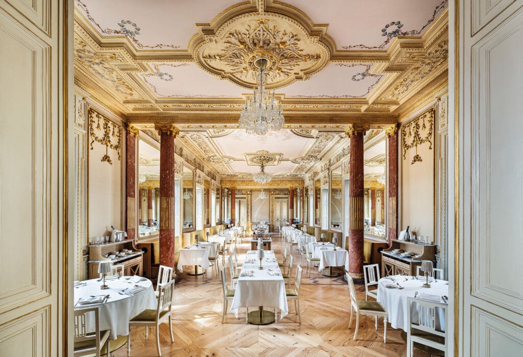 El salón comedor del restaurante Le Palais, en el Hotel One Shot Palacio Cedofeita en Oporto.