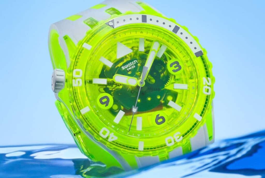 Reloj EGG YOLK SSCU09J100 de la colección Scubaqua de Swatch.