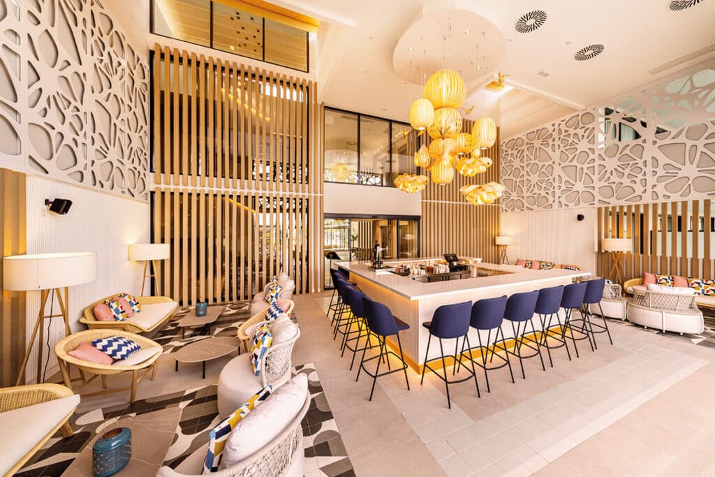 Eurostars Oasis Marbella: un refugio de sol, mar y bienestar 2 El lobby bar del Eurostars Oasis Marbella.