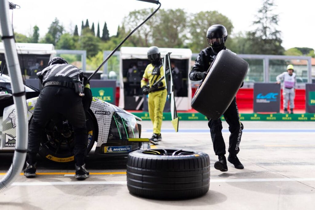 Peugeot se prepara para afrontar las 24 Horas de Le Mans 2025.