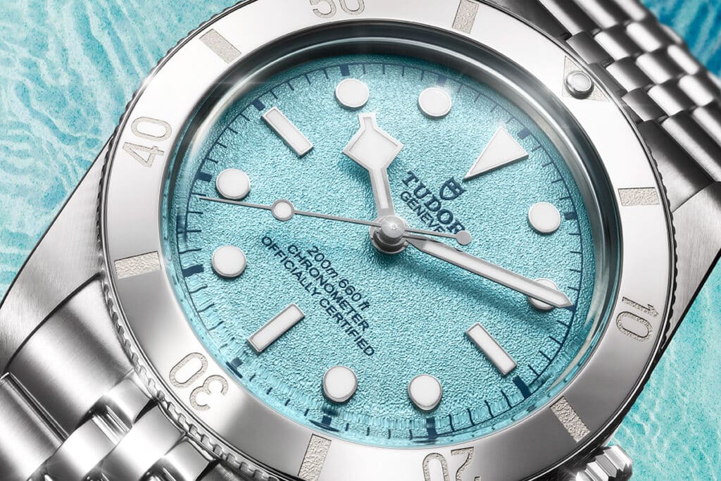 TUDOR lanza el Black Bay 54 “Lagoon Blue”, una versión veraniega de su icónico modelo.