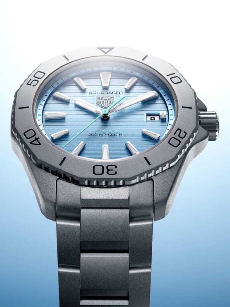 TAG Heuer Aquaracer Professional 200 Solargraph.