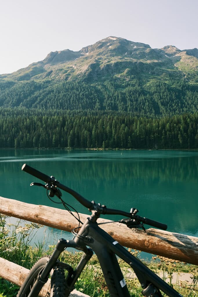 Lago en St. Moritz (Suiza).