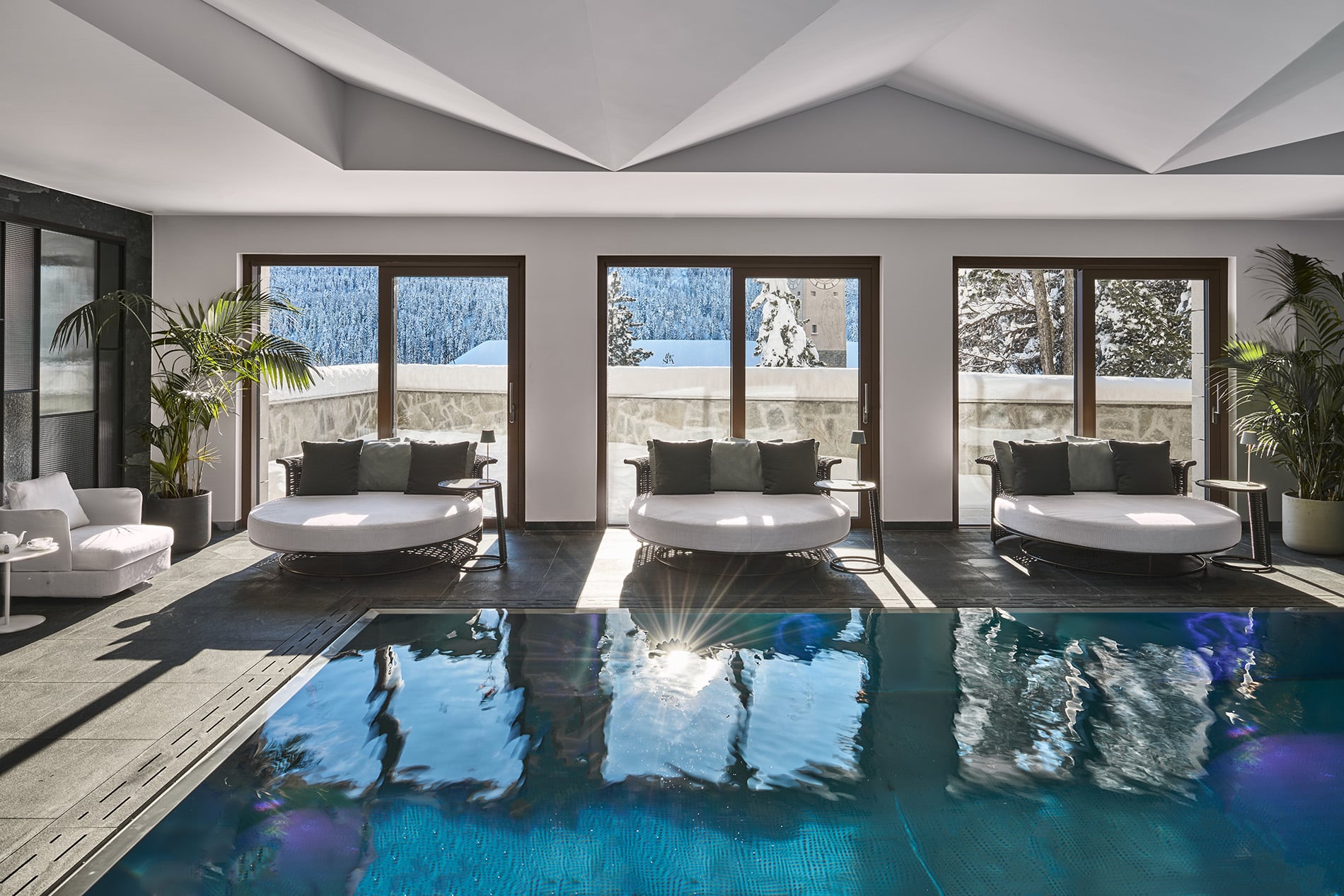 Piscina en St. Moritz (Suiza).