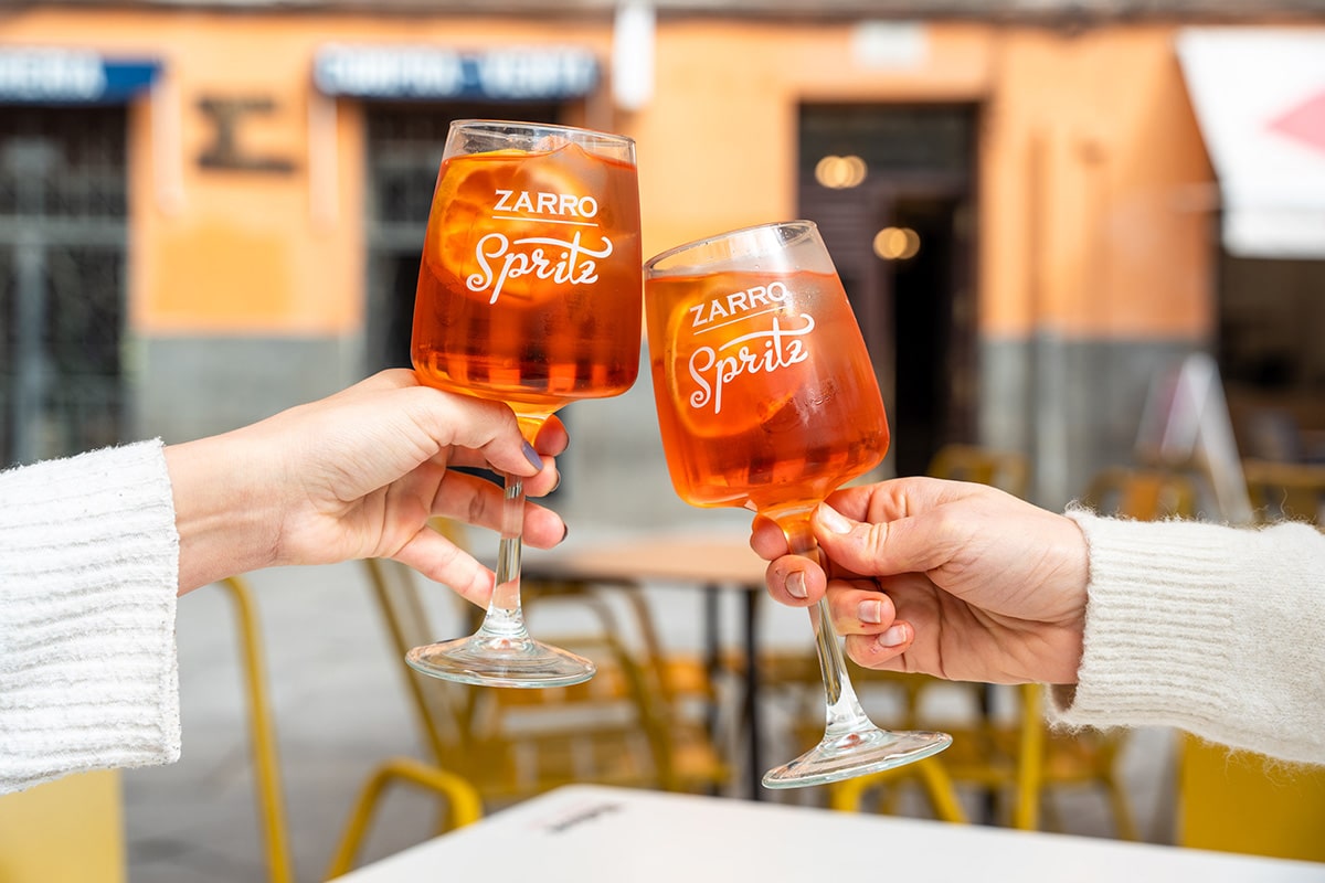 El vermut Zarro lanza su Spritz para refrescar el verano.