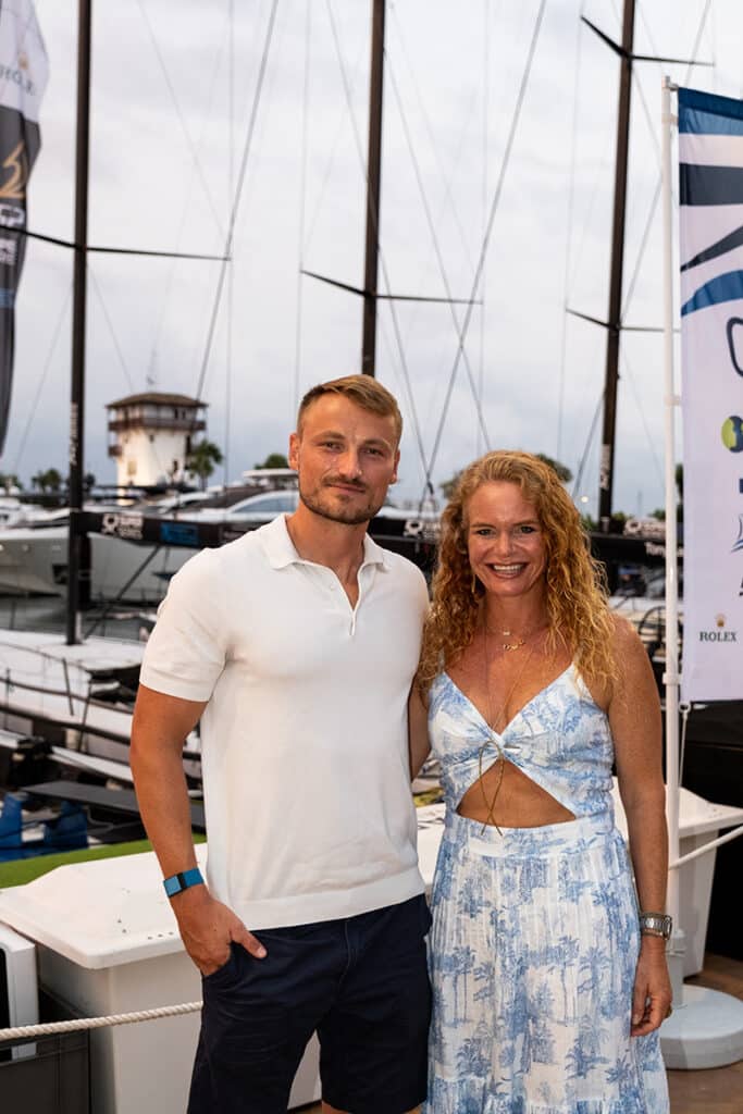 Corinna Graf, CEO de Puerto Portals, y Marcus Cooper, triple medallista olímpico y abanderado en París 2024.