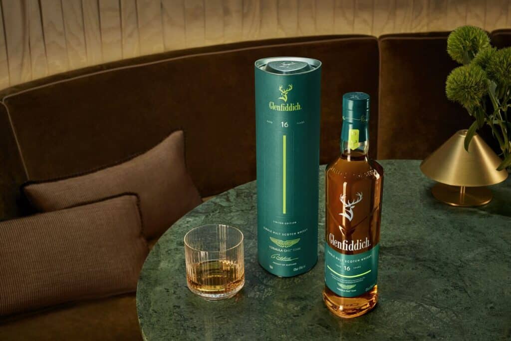 Glenfiddich 16: el whisky de edición limitada fruto de la unión entre Glenfiddich y Aston Martin F1 3 Glenfiddich 16: el whisky de edición limitada fruto de la unión entre Glenfiddich y Aston Martin F1.