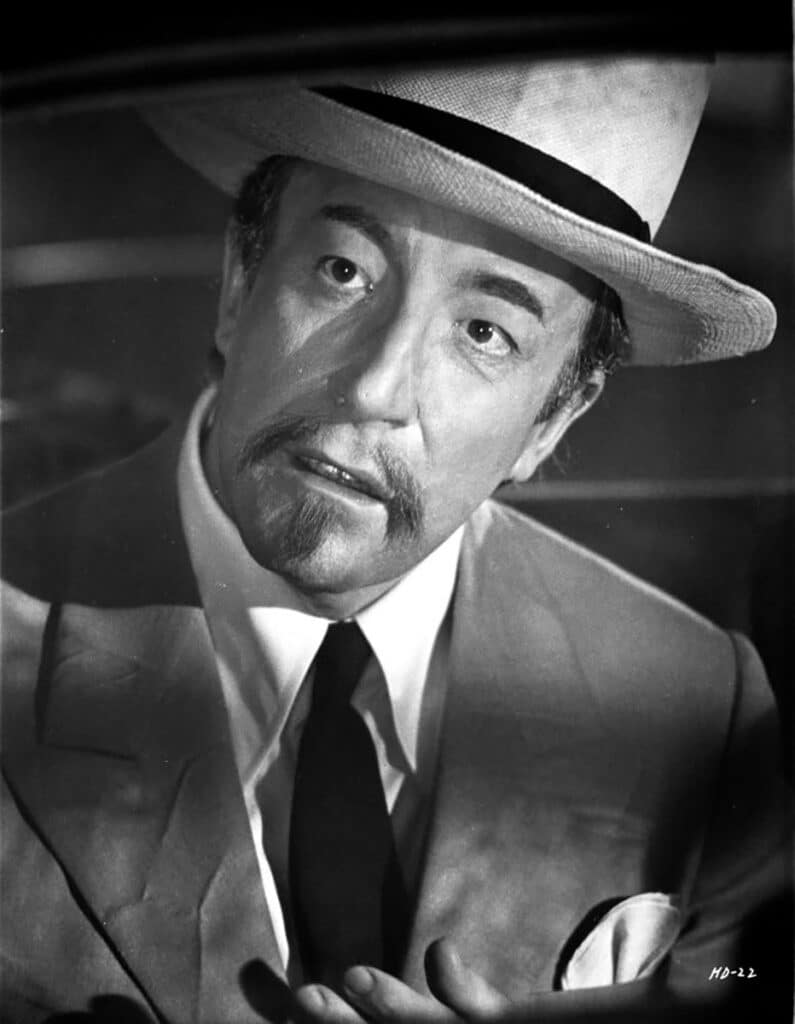 Peter Sellers caracterizado para la película Un cadáver a los postres, dirigida por Robert Moore (1976). 