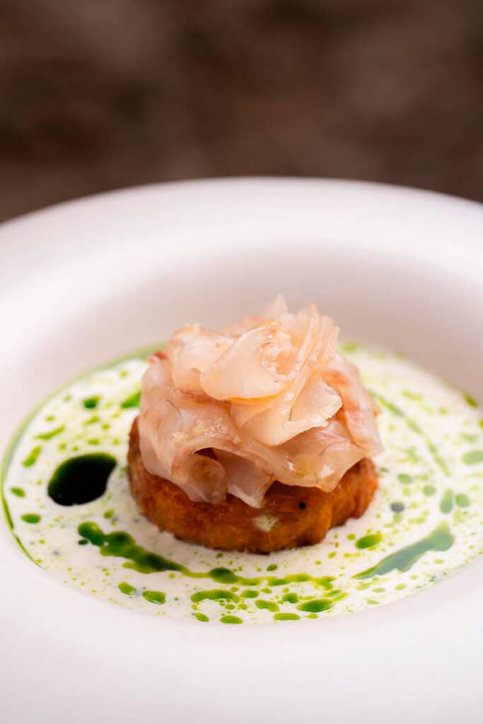 Plato de Amura, el primer restaurante en África de Ánfel León, en Mount Nelson de Ciudad del Cabo.