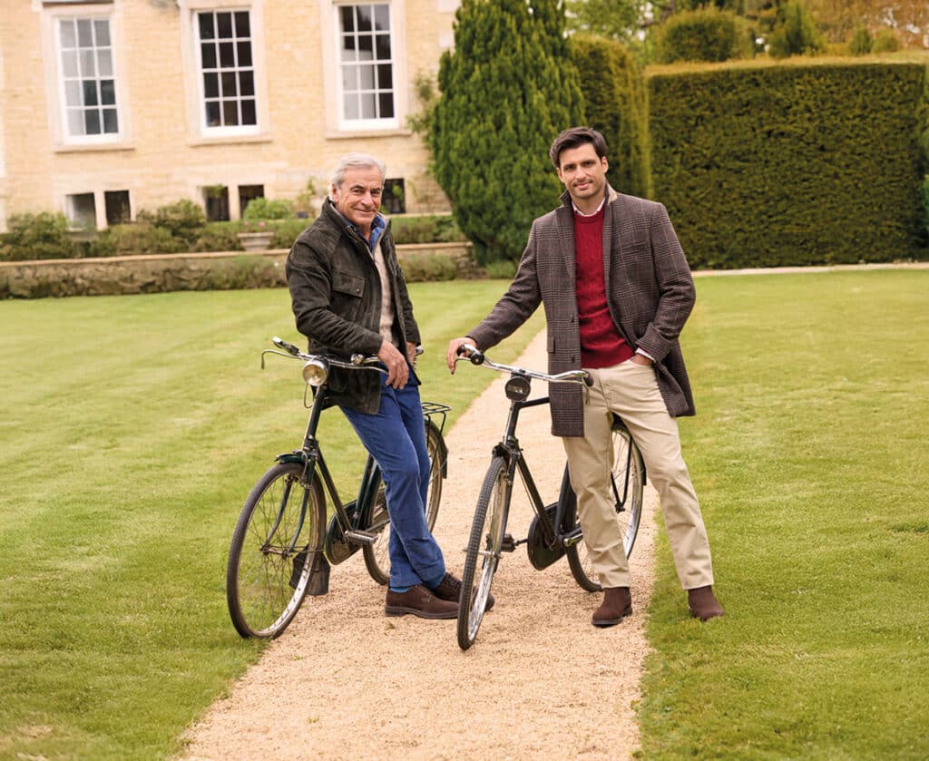 Hackett London lanza su campaña otoño/invierno 2025 con Carlos Sainz padre e hijo.