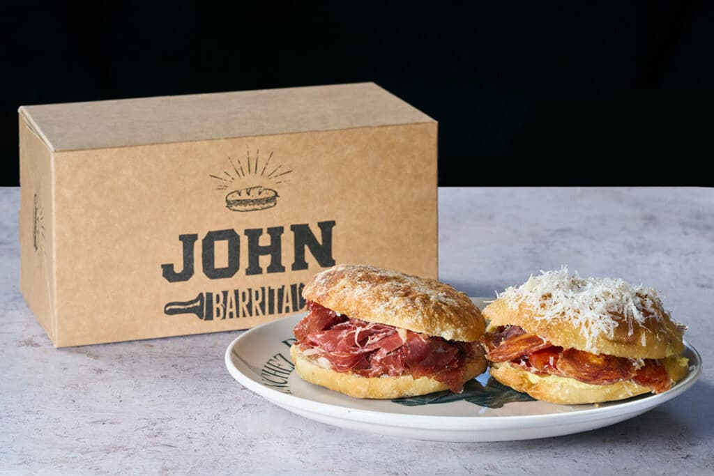 Jamón Sánchez Romero Carvajal y John Torres reinventan el clásico bocadillo en Madrid 3 Jamón Sánchez Romero Carvajal y John Torres reinventan el clásico bocadillo en Madrid.