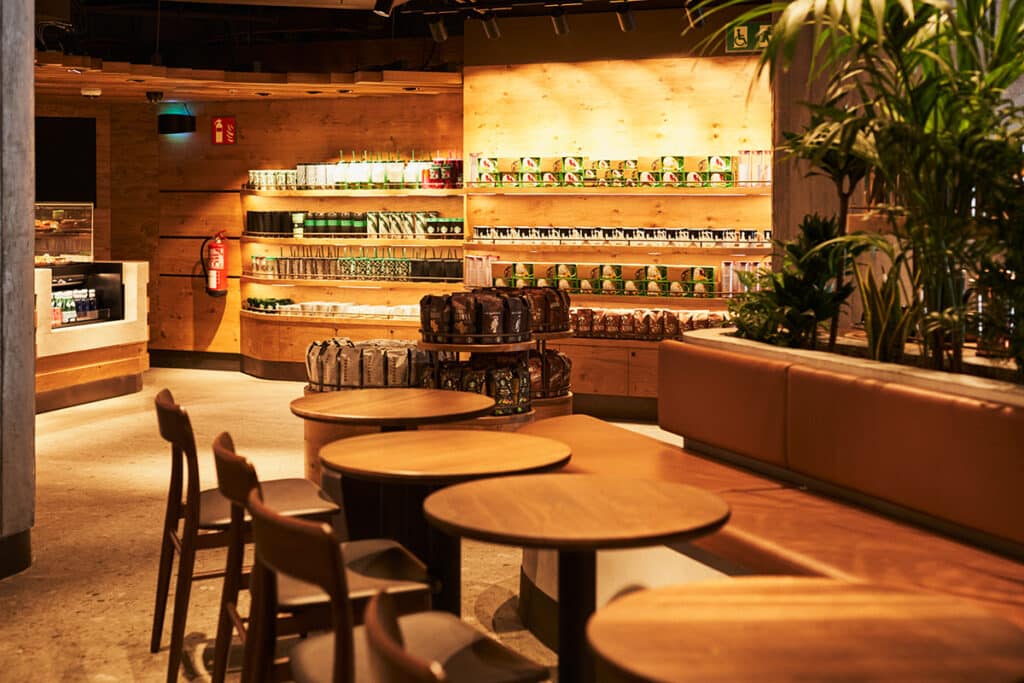 Flagship de Starbucks España en Santiago Bernabéu.