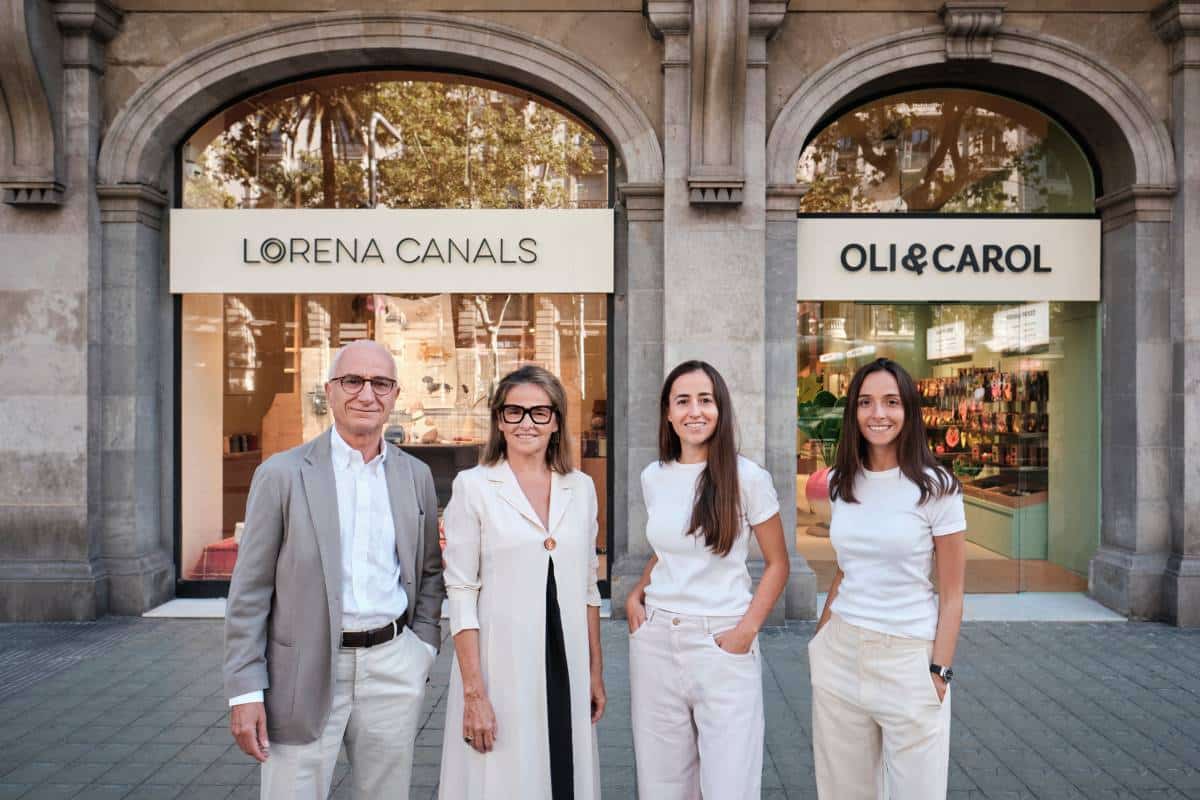 Lorena Canals, fundadora de la marca homónima; sus hijas Olimpia y Carolina Román, creadoras de Oli&Carol; y José Manuel, responsable financiero de ambas empresas.