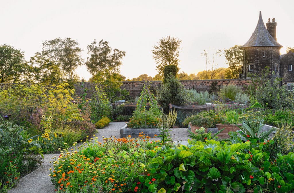 The Kitchen Garden, en el RHS Garden Bridgewater de Salford, diseñado por Harris Bugg Studio (2021).