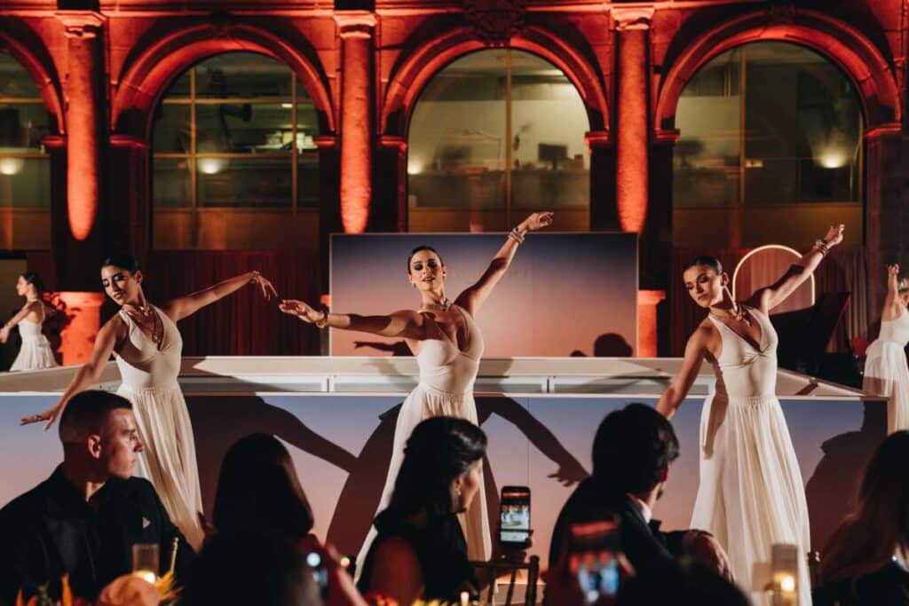 Espectáculo de bailarinas en el evento de Bvlgari en Madrid.