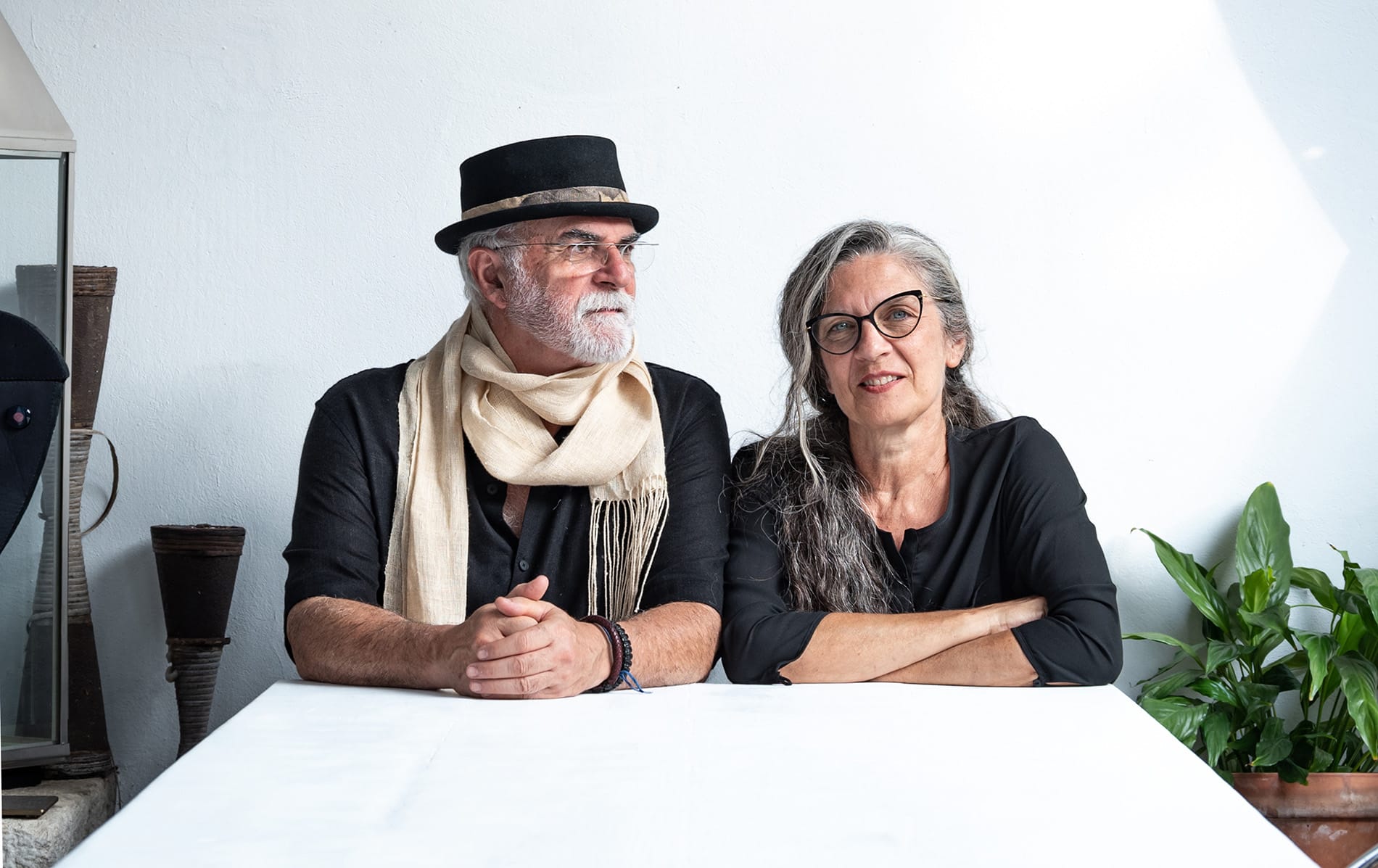 Óscar Montero y Luisa Estévez, en su taller de Cambre (A Coruña).