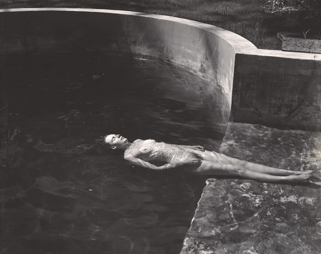 Desnudo flotando (1939).