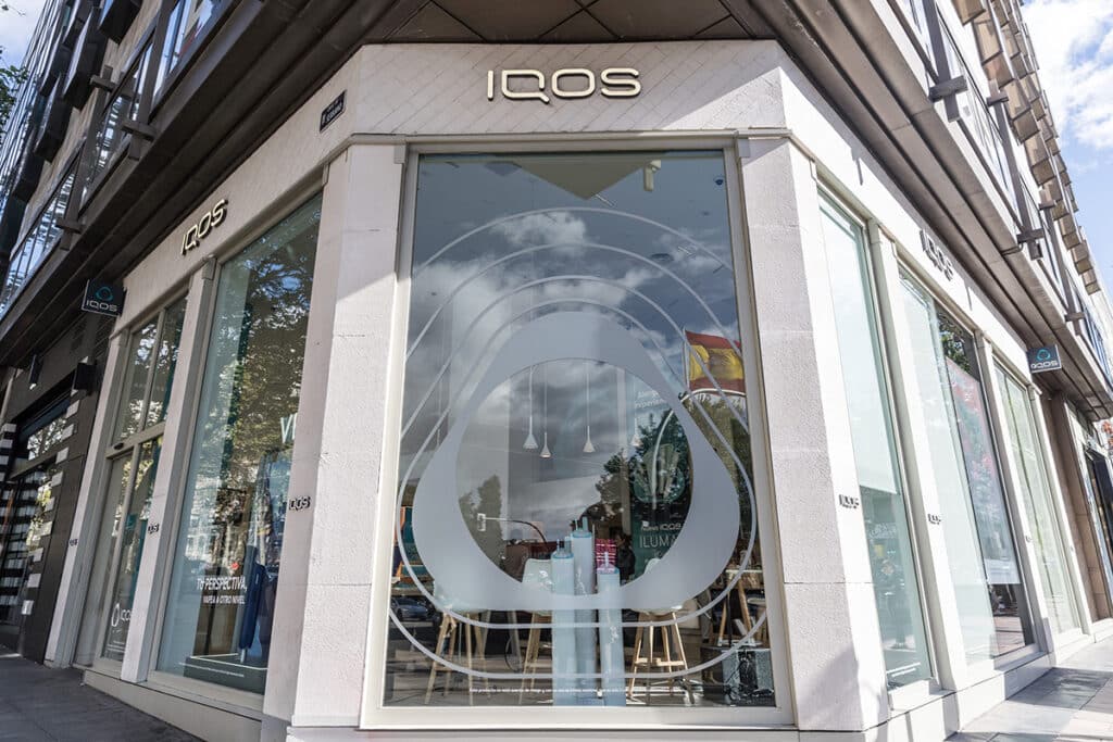 IQOS lanza Forever Curious Music junto a Marlon para descubrir nuevos talentos musicales.