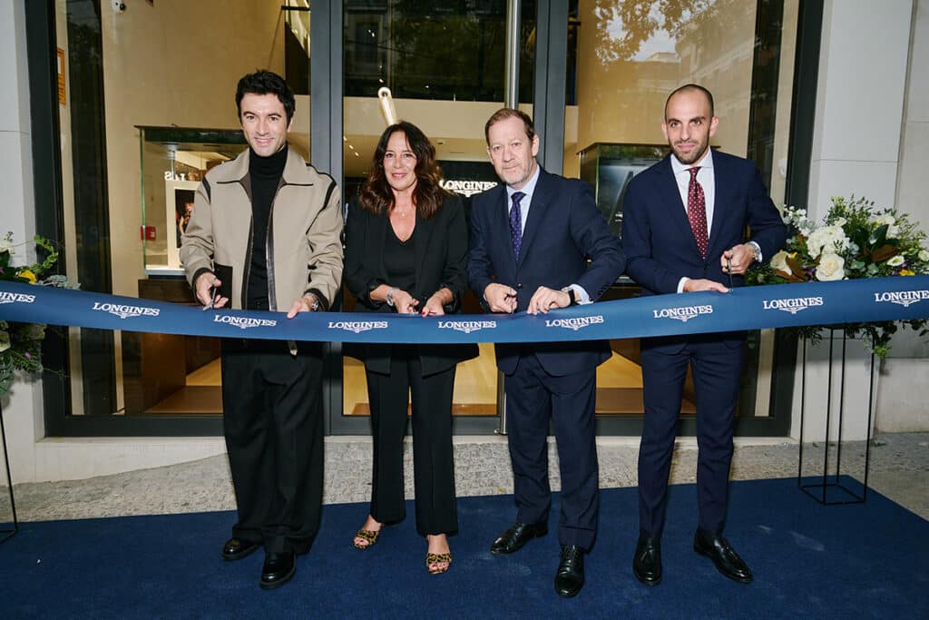 De izquierda a derecha: Javier Rey, Elena Orozco, (Longines) , Gonzalo de Cevallos, (Grupo Swatch) y Giuseppe Miccio (Longines).