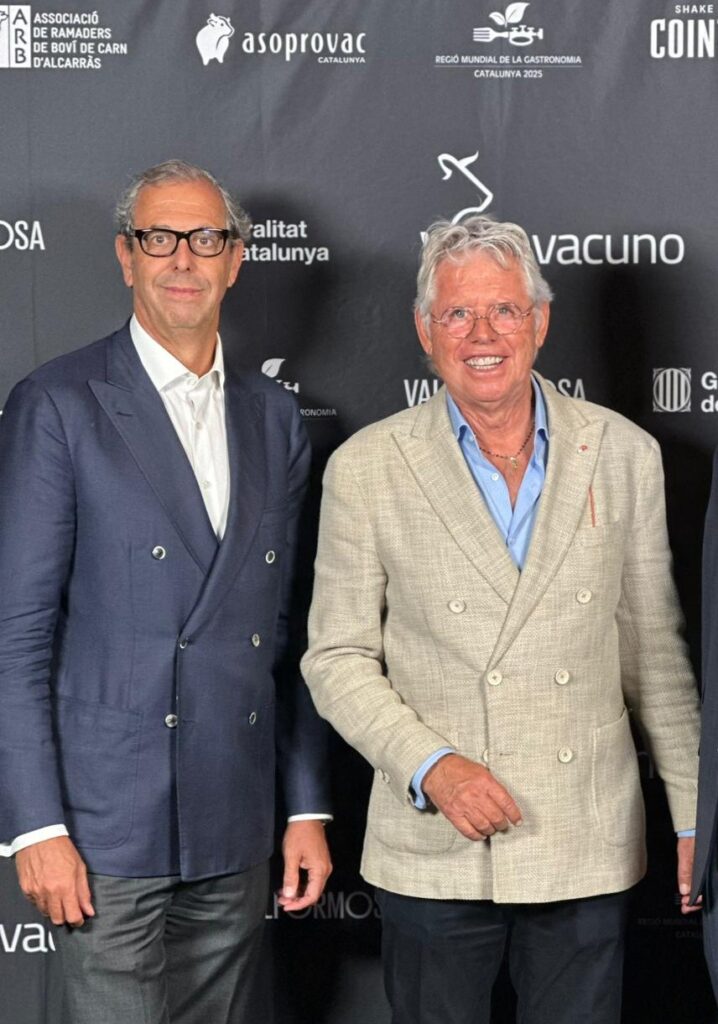 El joyero barcelonés Esteban Rabat junto a Luis Sans, presidente y propietario de la emblemática boutique Santa Eulalia.
