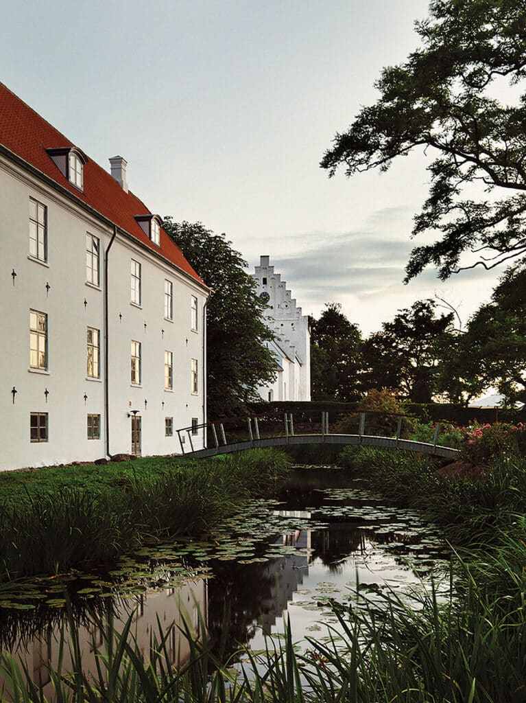 Casa Hellerup Manor con muebles de Carl Hansen & Søn.