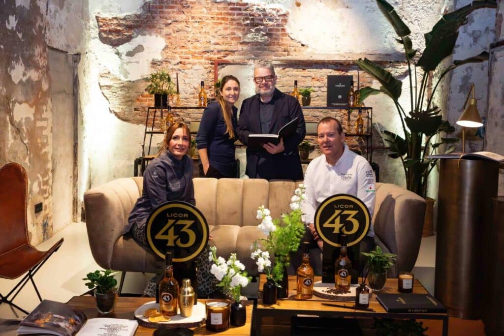 Licor 43 reúne a 43 grandes chefs en el primer libro dedicado por completo al carajillo 2 Libro '43 Carajillos' de Licor 43.