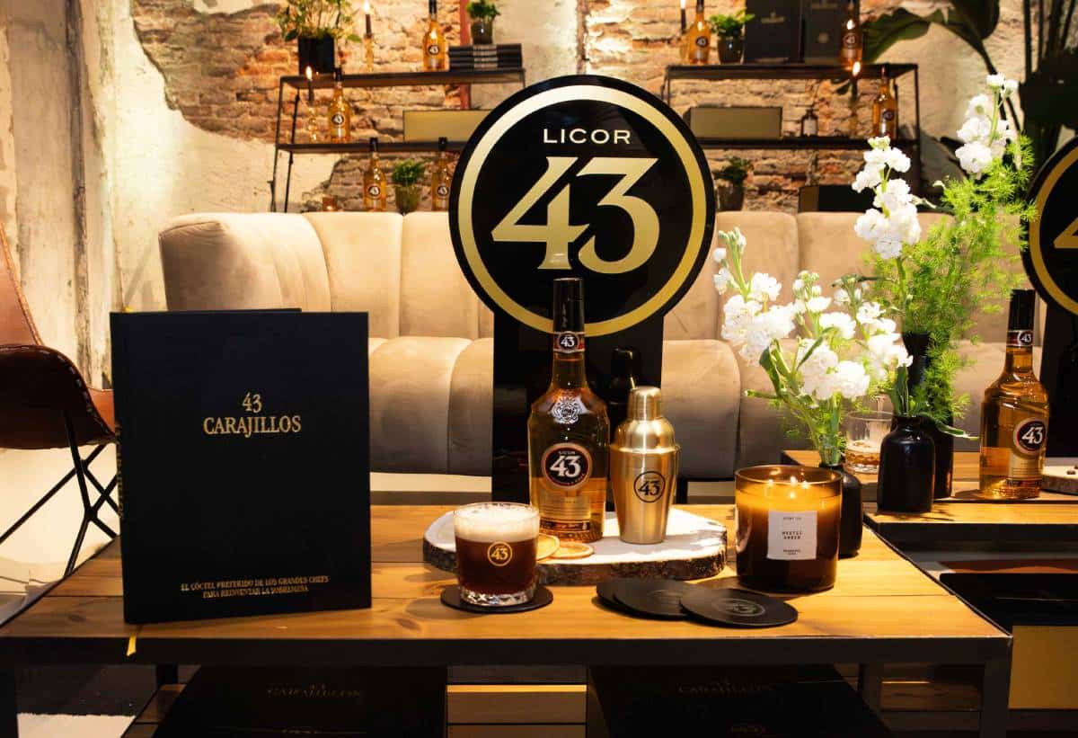 Libro '43 Carajillos' de Licor 43.