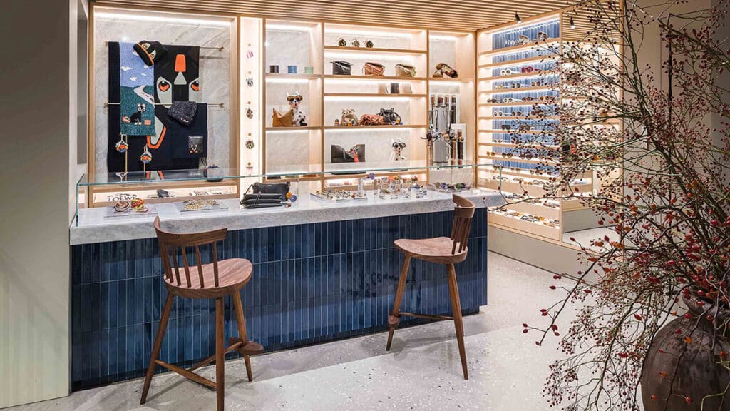 Nueva CASA LOEWE en la Avenue Montaigne de París.