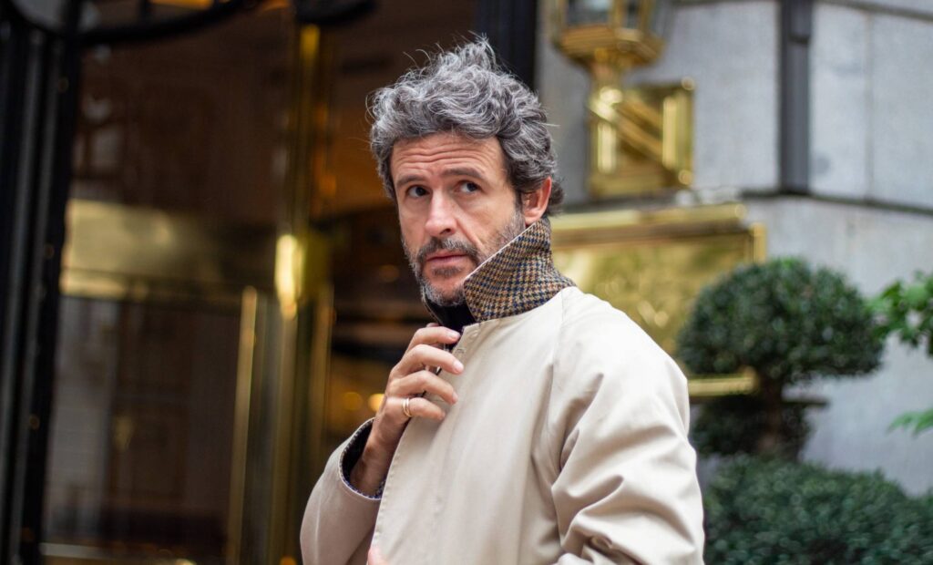 Diego Martín protagoniza la campaña otoño-invierno 2025/26 de Sastrería Prats.