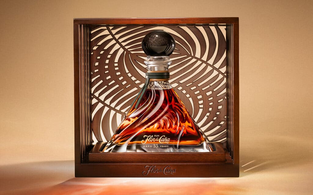 Flor de Caña celebra su 135º aniversario con un ron de 35 años, su lanzamiento más exclusivo 3 Ron Flor de Caña 35 Años.