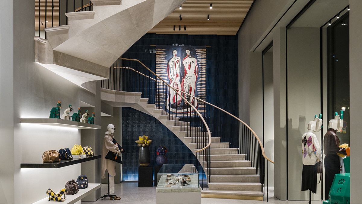 Nueva CASA LOEWE en la Avenue Montaigne de París.