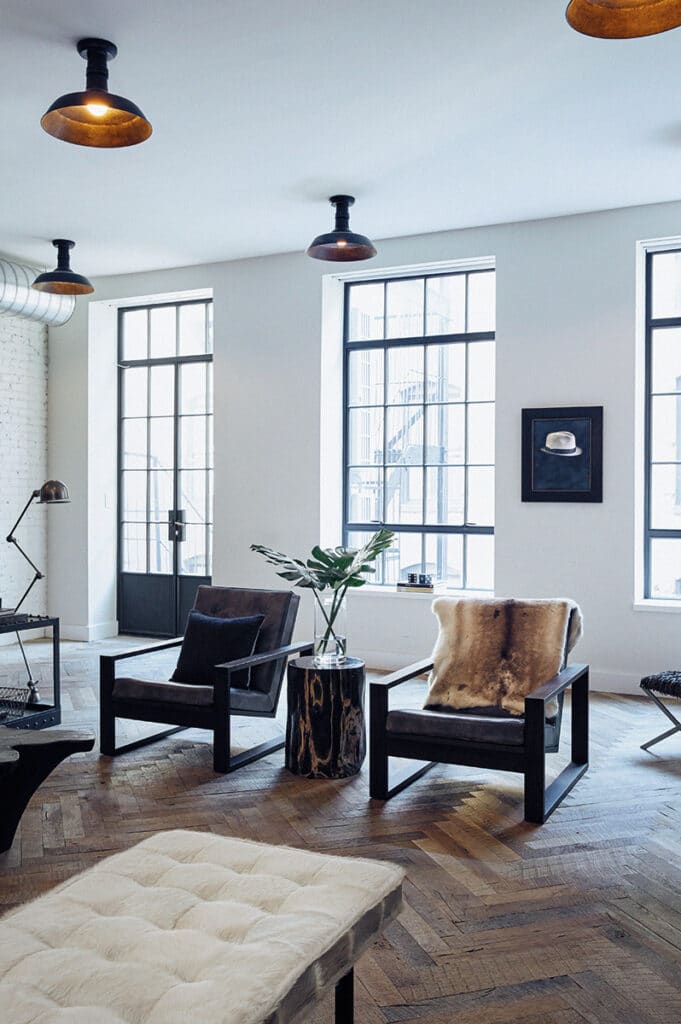 Loft en Broadway: el arte de combinar lo industrial con el lujo discreto 3 Salón de loft en Broadway.